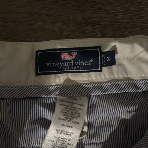 Vineyard vines casual shorts - Picture 3 of 3